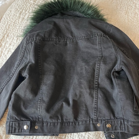 Unif brand black jean jacket with dark green fur and fuzzy inside size Small - Picture 4 of 4